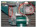  Vorwerk Teppichbürste EB 350-351/F Innenraum 
• links Platine 
• rechts Motor